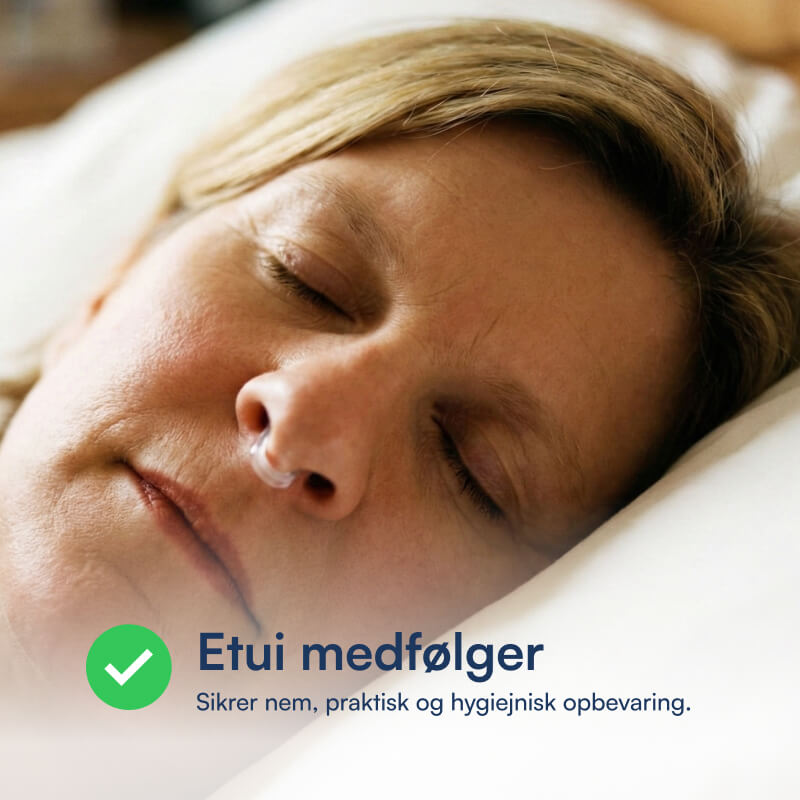 Kvinde sover roligt med næsekateter, nederst tekst om at etui medfølger